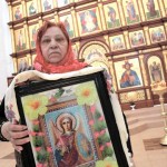 Зоя Владимировна Соколова вышила бисером икону с ликом Архистратига Михаила специально для нового храма Ревды