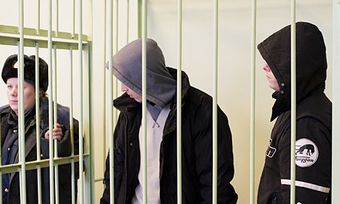 24 декабря. Дмитрий Ерошкин (слева) и Вениамин Щукин (справа) слушают приговор