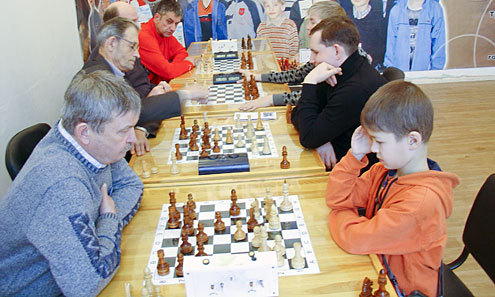 Взрослые «дяди» из Дегтярска были удивлены блестящей игрой второклассника Димы Сорокина.