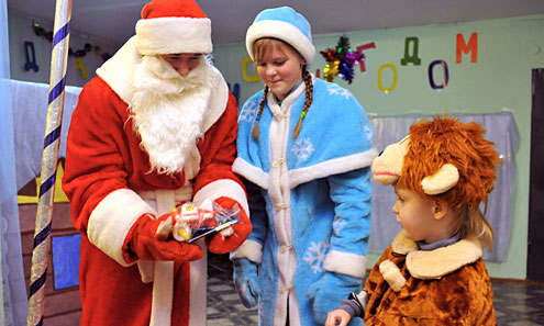 Четырехлетний Матвей Хабаров очень хотел под Новый год увидеть Деда Мороза и Снегурочку. И 27 декабря чудо произошло.