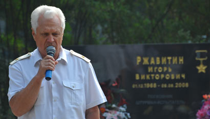 В 2010 году на митинге выступал генерал-майор авиации Юрий Дмитриевич Судаков