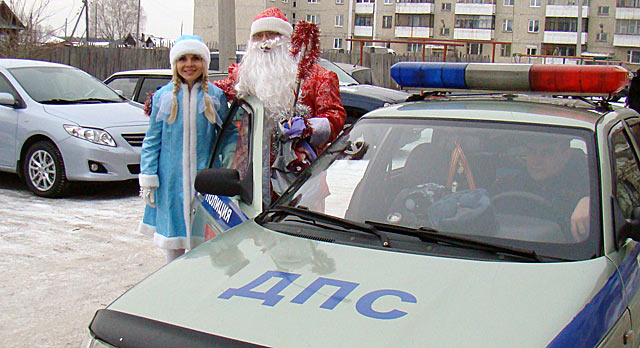 Полиция Ревды снарядила Деда Мороза 