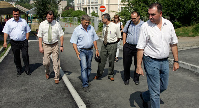 Депутаты Думы посмотрели, как идет ремонт дорог 