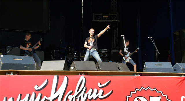 Выступление группы "Дарта" на фестивале "Старый Новый Рок на Волне-2011"