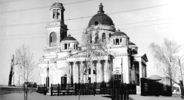 Так выглядело здание храма во имя Архистратига Михаила в 1950-х годах. Тогда он уже не был действующим. Фото// архив revda-info.ru