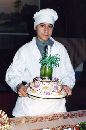 20 декабря 2000 года: торт «Брызги шампанского». Артуру 15 лет.